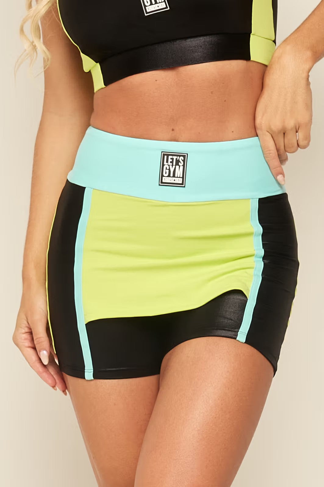 Conjunto Fitness Gambia Verde Shorts Saia